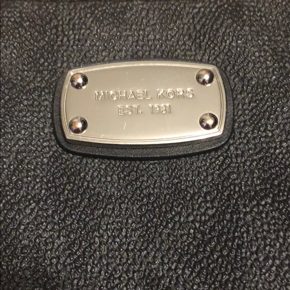 Excellent condition large MK crossbody - Picture 2 of 7